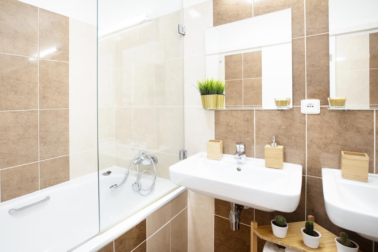Little Tom Apartments Прага Екстер'єр фото