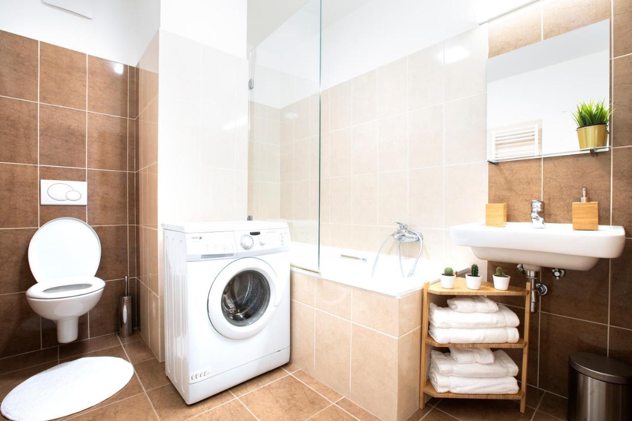Little Tom Apartments Прага Екстер'єр фото