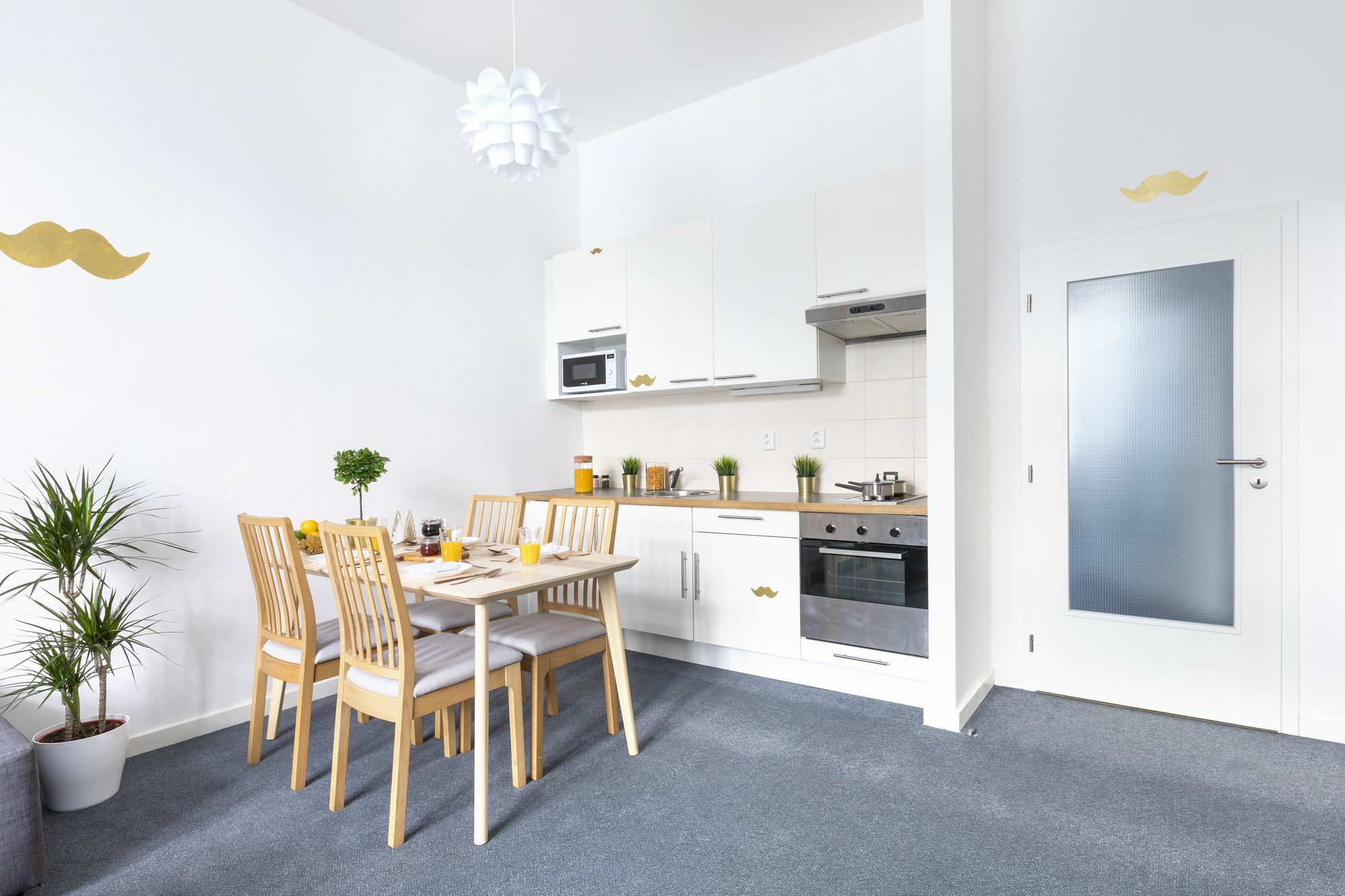 Little Tom Apartments Прага Екстер'єр фото